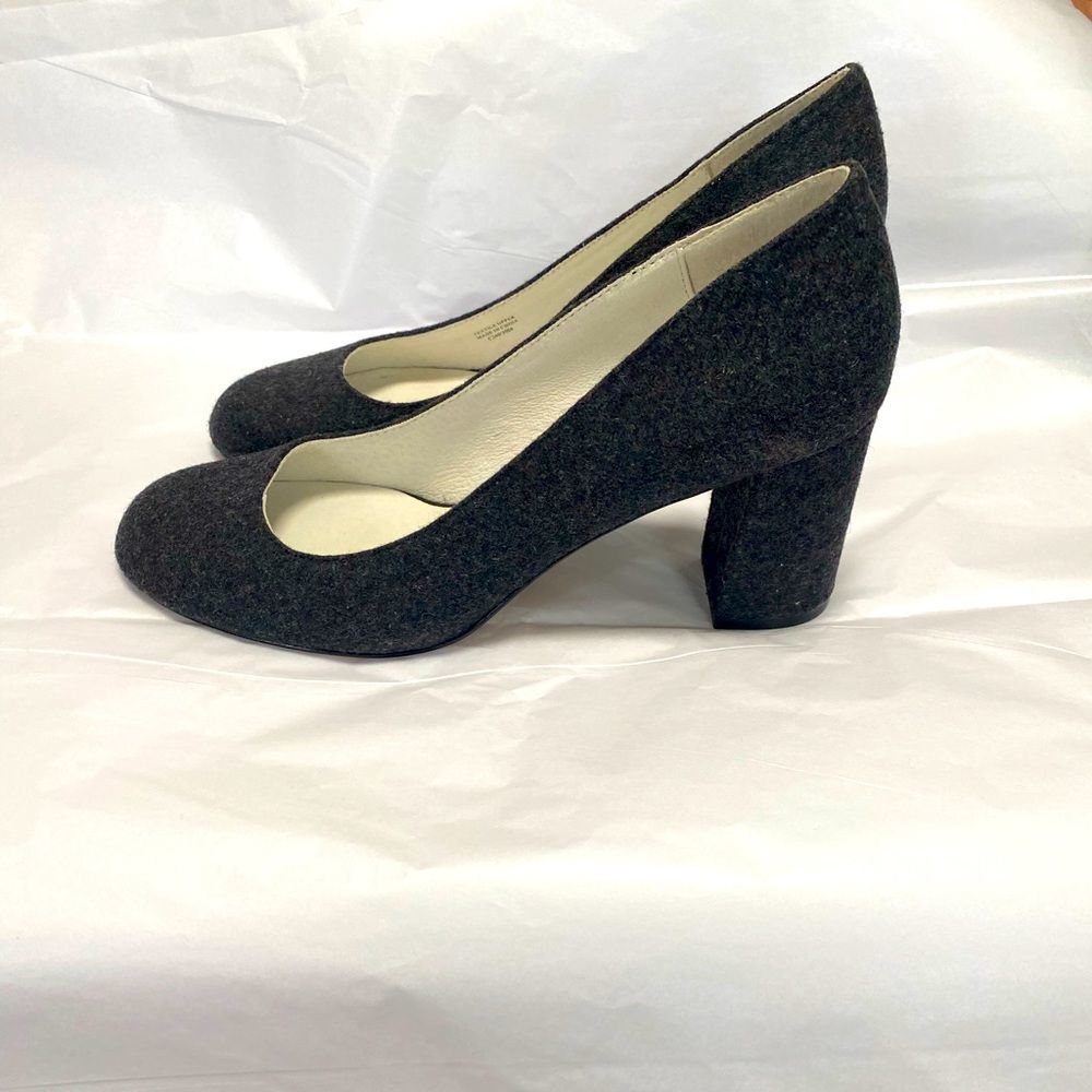 Betty muller Suede Grey Pump size 7.5